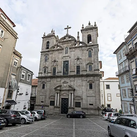 Charming Retreat With Balcony Apartman