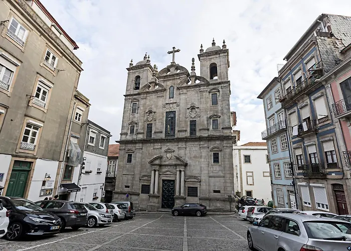 Charming Retreat With Balcony Apartman