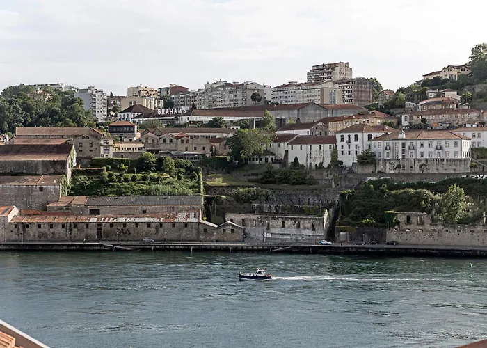 Charming Retreat With Balcony Apartman