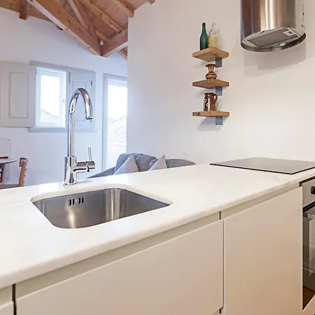 Charming Retreat With Balcony 포르투