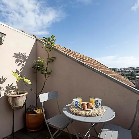 Charming Retreat With Balcony 아파트 포르투