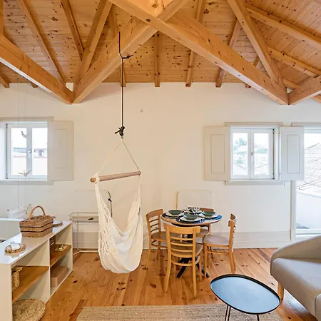 Charming Retreat With Balcony *