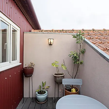 Apartment Charming Retreat With Balcony *