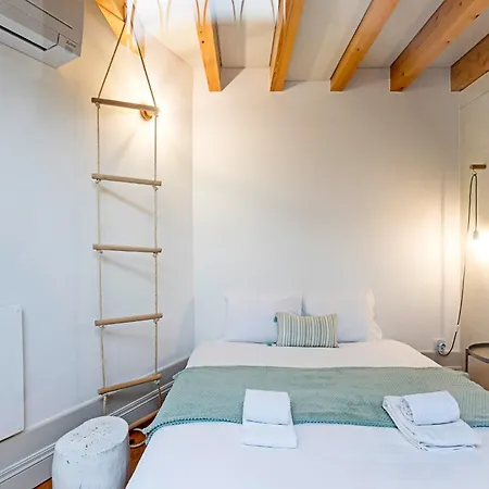 Charming Retreat With Balcony * Porto