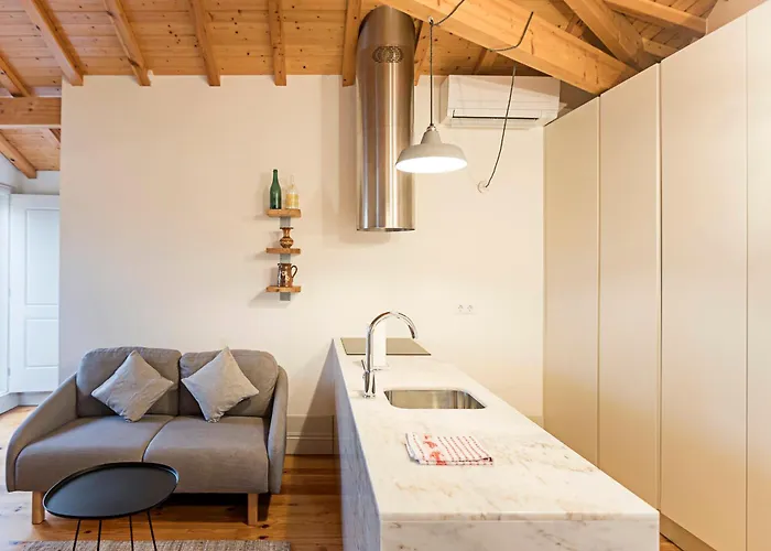 Charming Retreat With Balcony Апартаменты