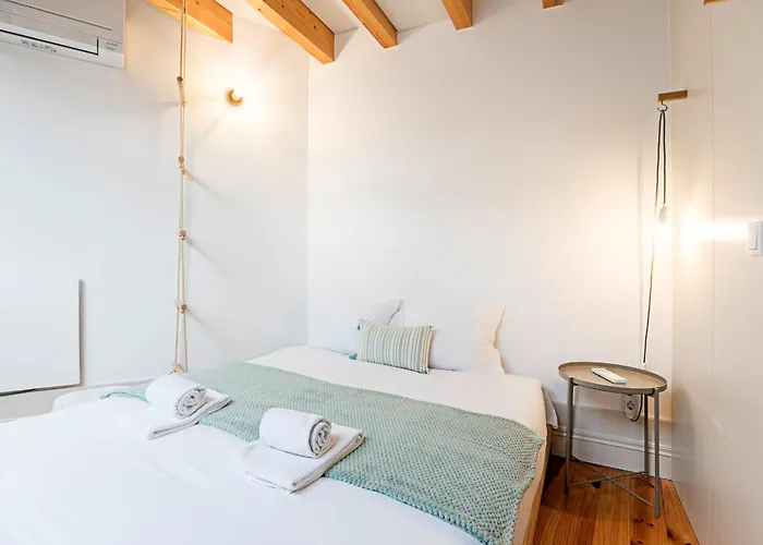 Charming Retreat With Balcony * Oporto