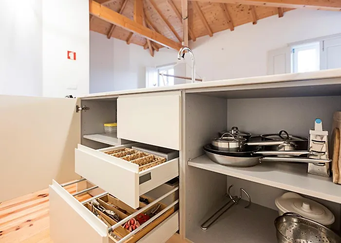 Charming Retreat With Balcony * Порту