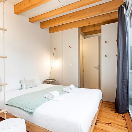 Charming Retreat With Balcony *