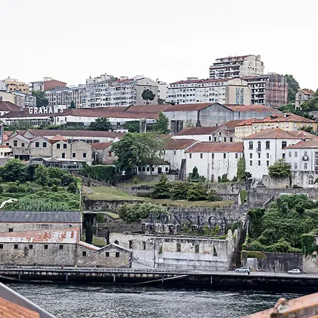 Charming Retreat With Balcony Daire *