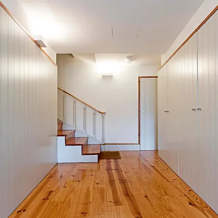 Daire Charming Retreat With Balcony