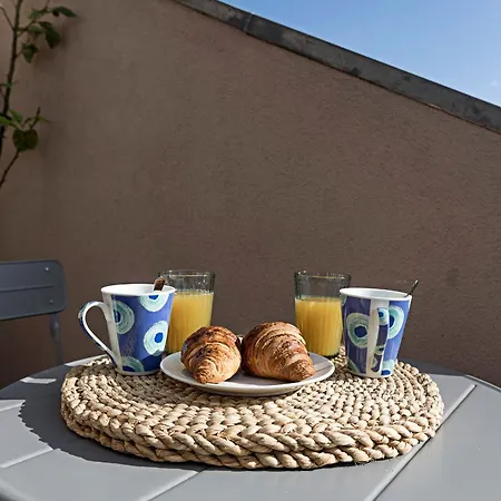 Charming Retreat With Balcony Daire *