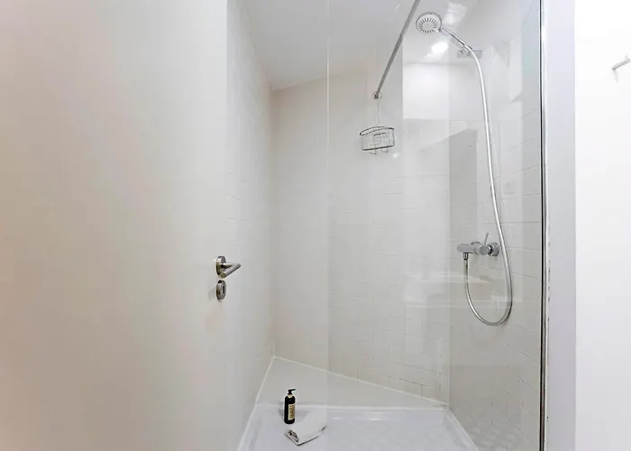 Charming Retreat With Balcony