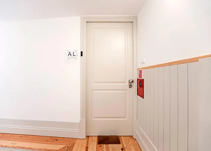 Apartament Charming Retreat With Balcony