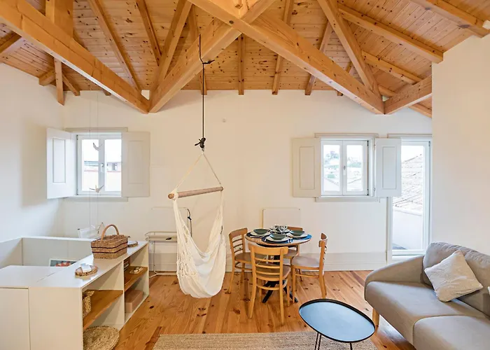 Charming Retreat With Balcony *